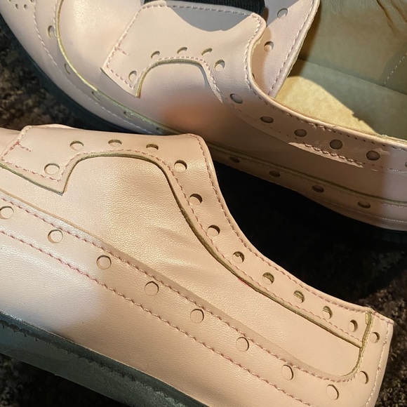 Women’s Classic Loafers - Picture 2 of 6